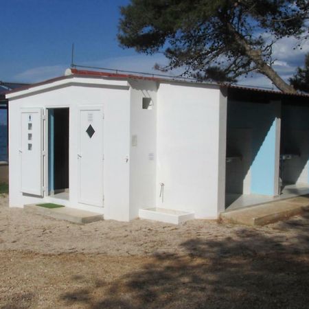 Hotel Caravan Near The Sea Ugljan Exterior foto